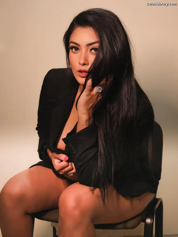 Twinkle Kapoor photo 7 of 66
