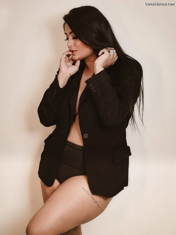 Twinkle Kapoor photo 14 of 66