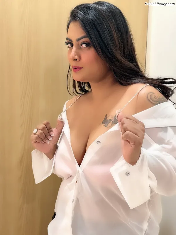Twinkle Kapoor photo 22 of 66