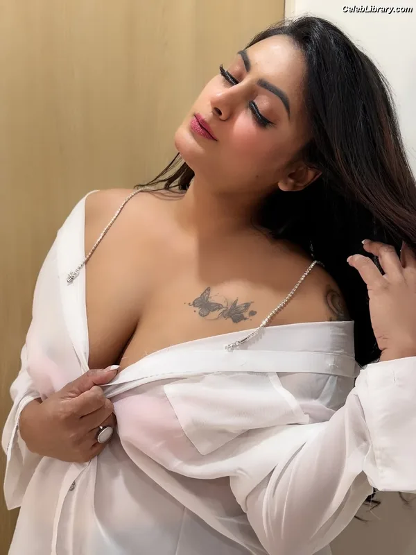 Twinkle Kapoor photo 1 of 66