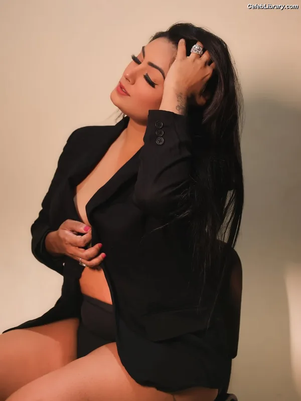 Twinkle Kapoor photo 3 of 66