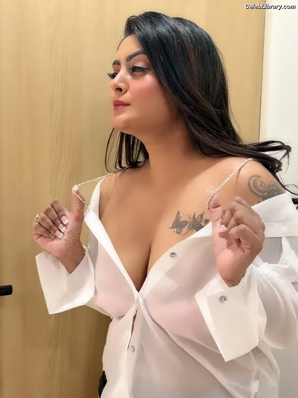 Twinkle Kapoor photo 4 of 66
