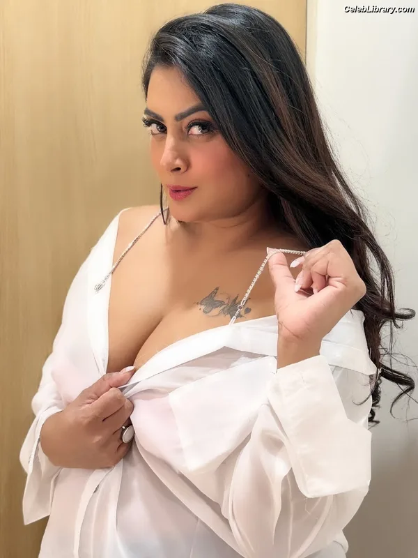 Twinkle Kapoor photo 15 of 66
