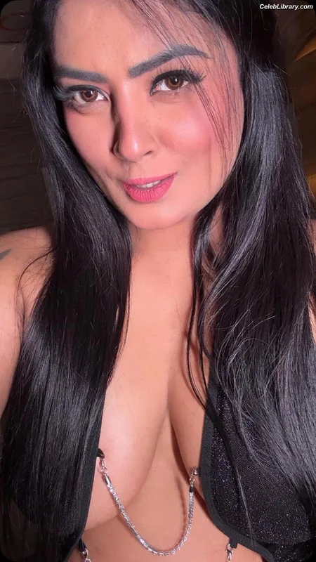 Twinkle Kapoor photo 14 of 66