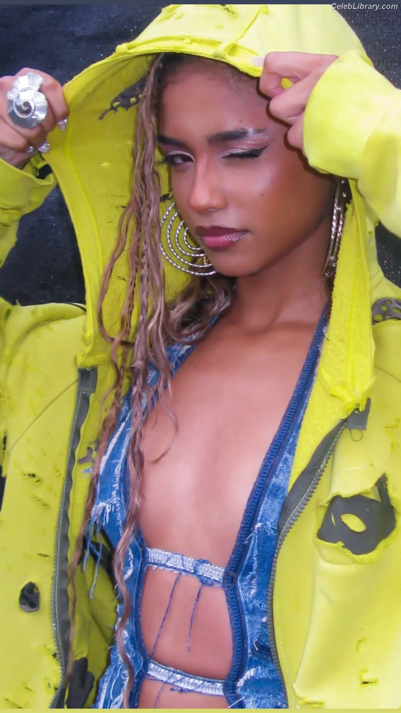 Tyla photo 3 of 1293
