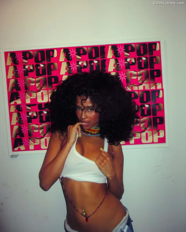 Tyla photo 3 of 1294