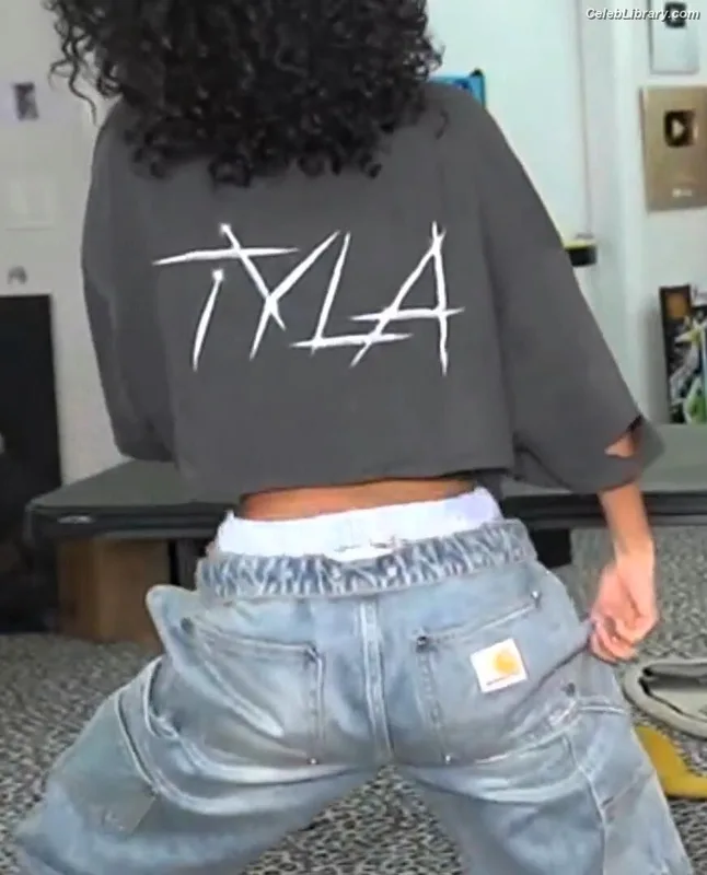 Tyla photo 21 of 1294