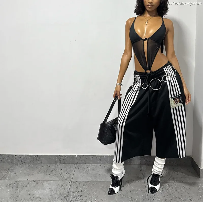 Tyla photo 4 of 1294