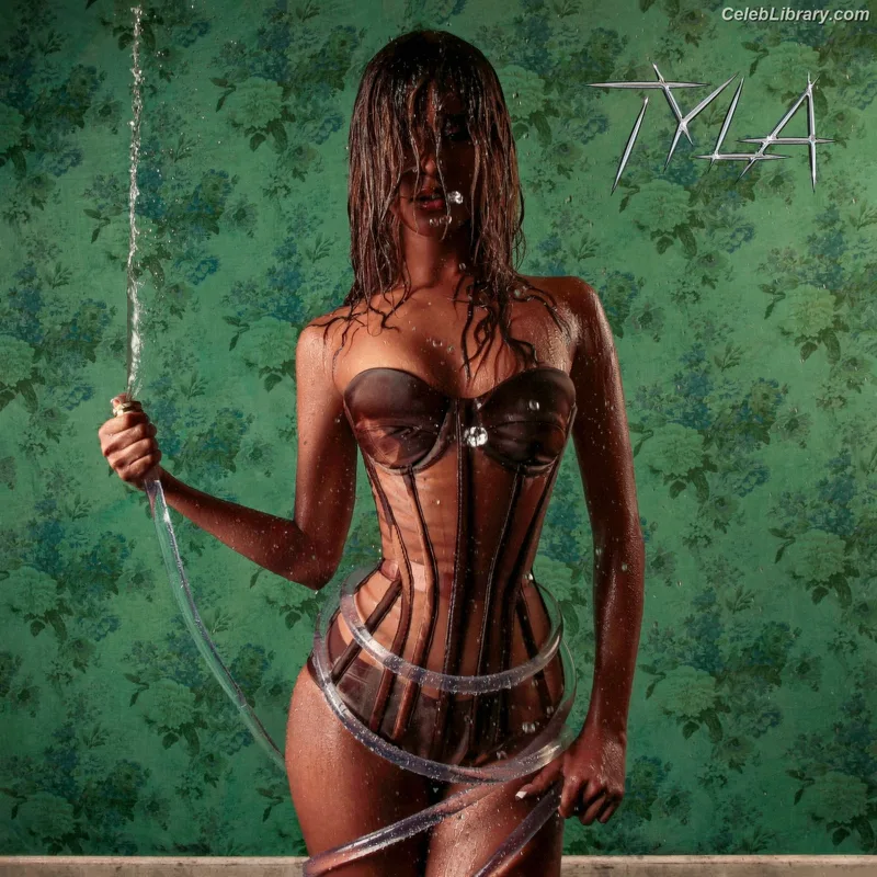 Tyla photo 15 of 1294