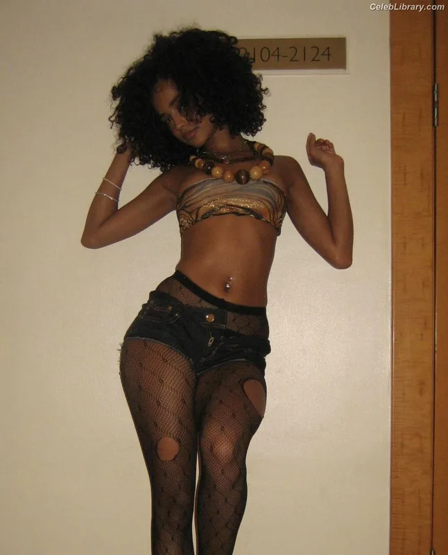 Tyla photo 3 of 1294