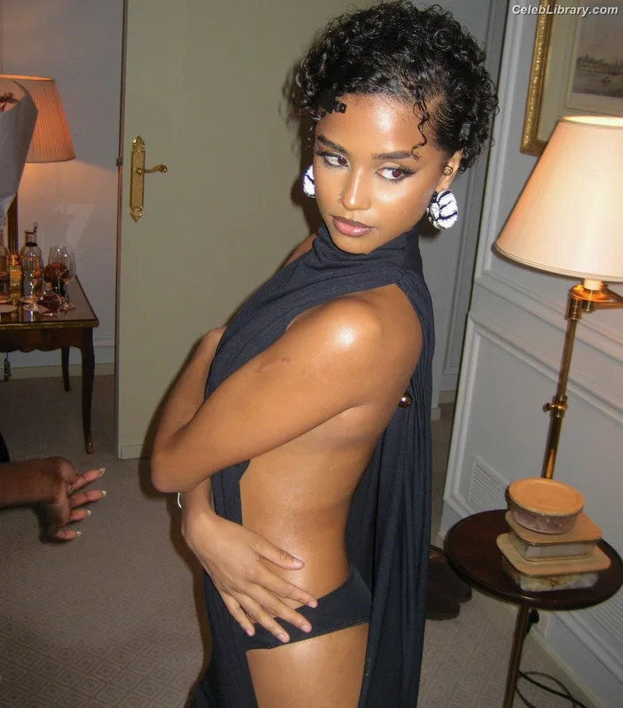 Tyla photo 11 of 1294