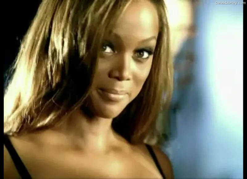 Tyra Banks photo 17 of 162
