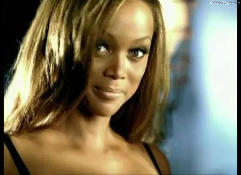 Tyra Banks photo 19 of 162