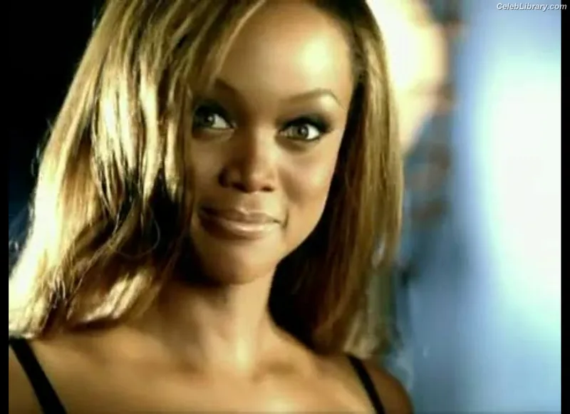Tyra Banks photo 24 of 162