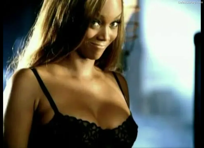 Tyra Banks photo 7 of 162