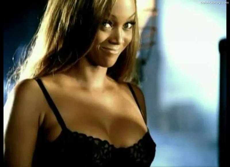 Tyra Banks photo 10 of 162