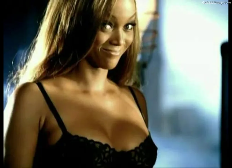 Tyra Banks photo 14 of 162