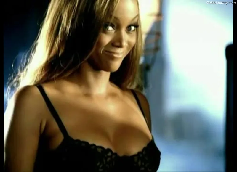 Tyra Banks photo 15 of 162