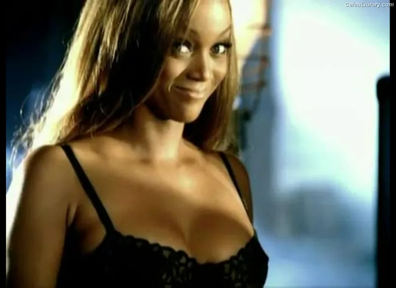 Tyra Banks photo 17 of 162