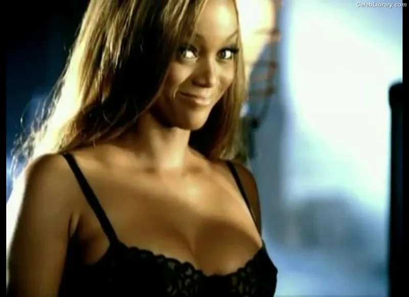 Tyra Banks photo 19 of 162