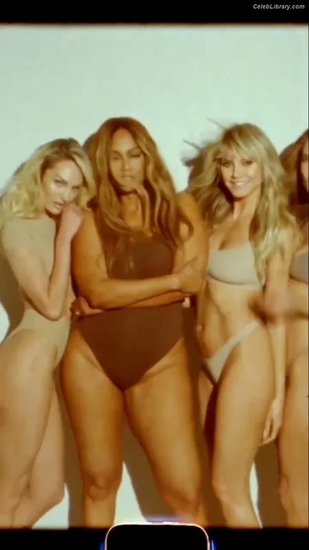 Tyra Banks photo 3 of 162