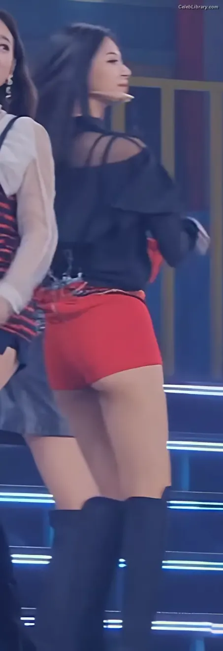 Tzuyu (Chiu Chú-jû) Twice photo 18 of 544