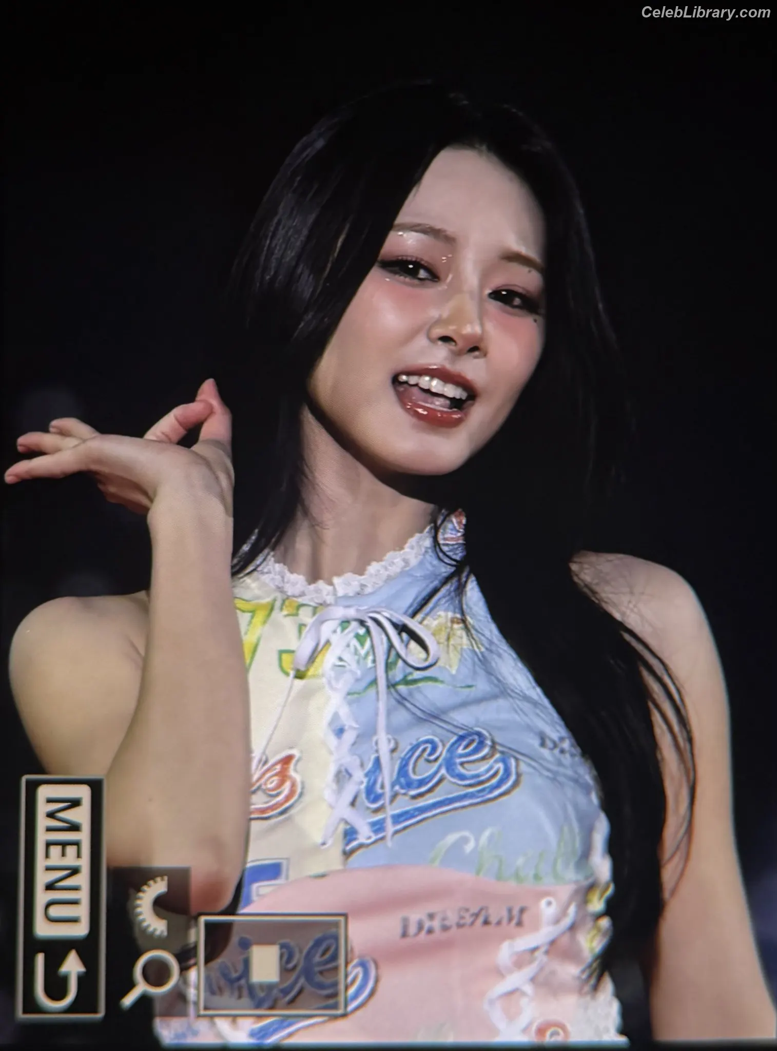 Tzuyu (Chiu Chú-jû) Twice photo 4 of 544