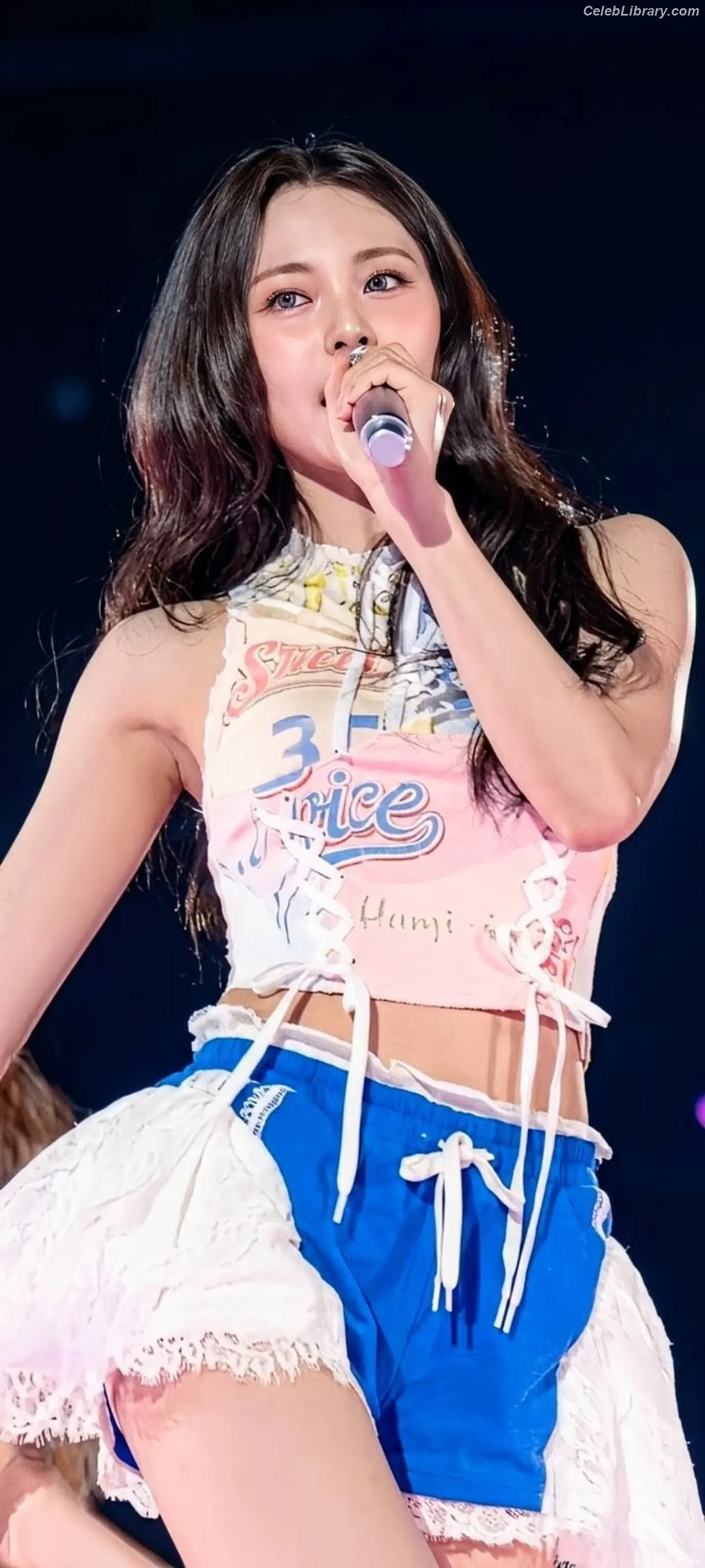 Tzuyu (Chiu Chú-jû)  Twice photo 13 of 544
