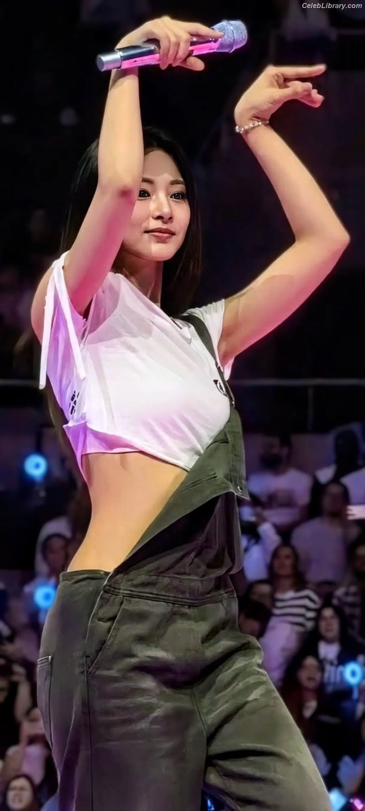 Tzuyu (Chiu Chú-jû) Twice photo 24 of 544