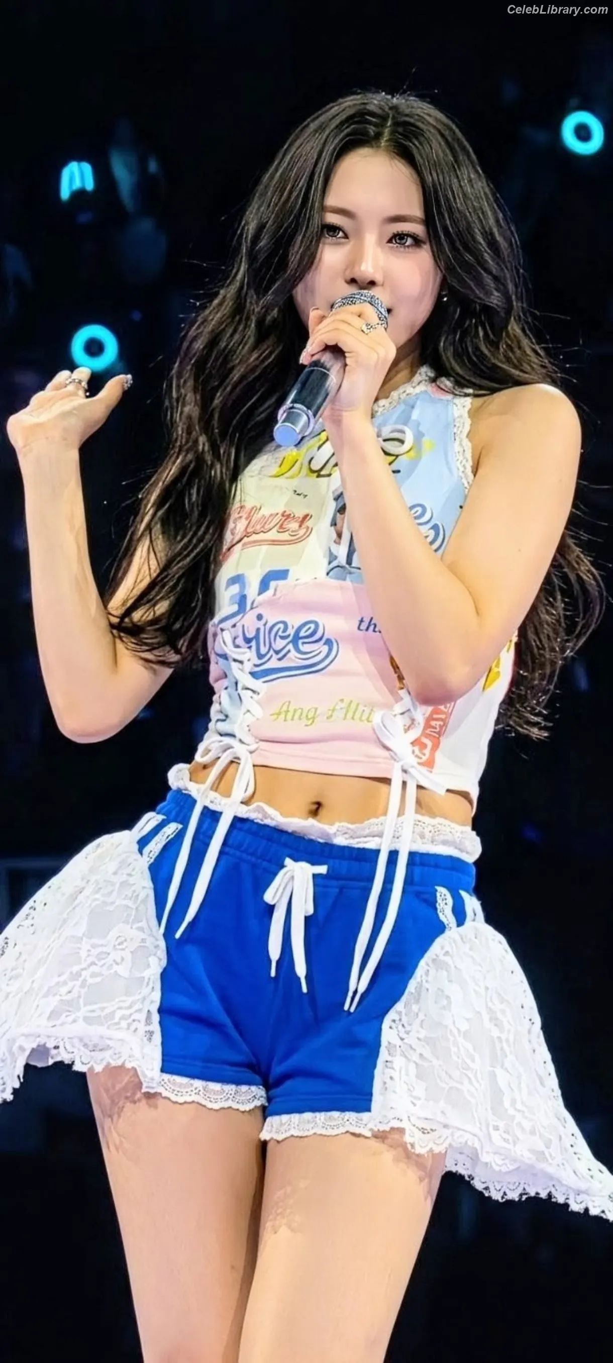 Tzuyu (Chiu Chú-jû)  Twice photo 2 of 544