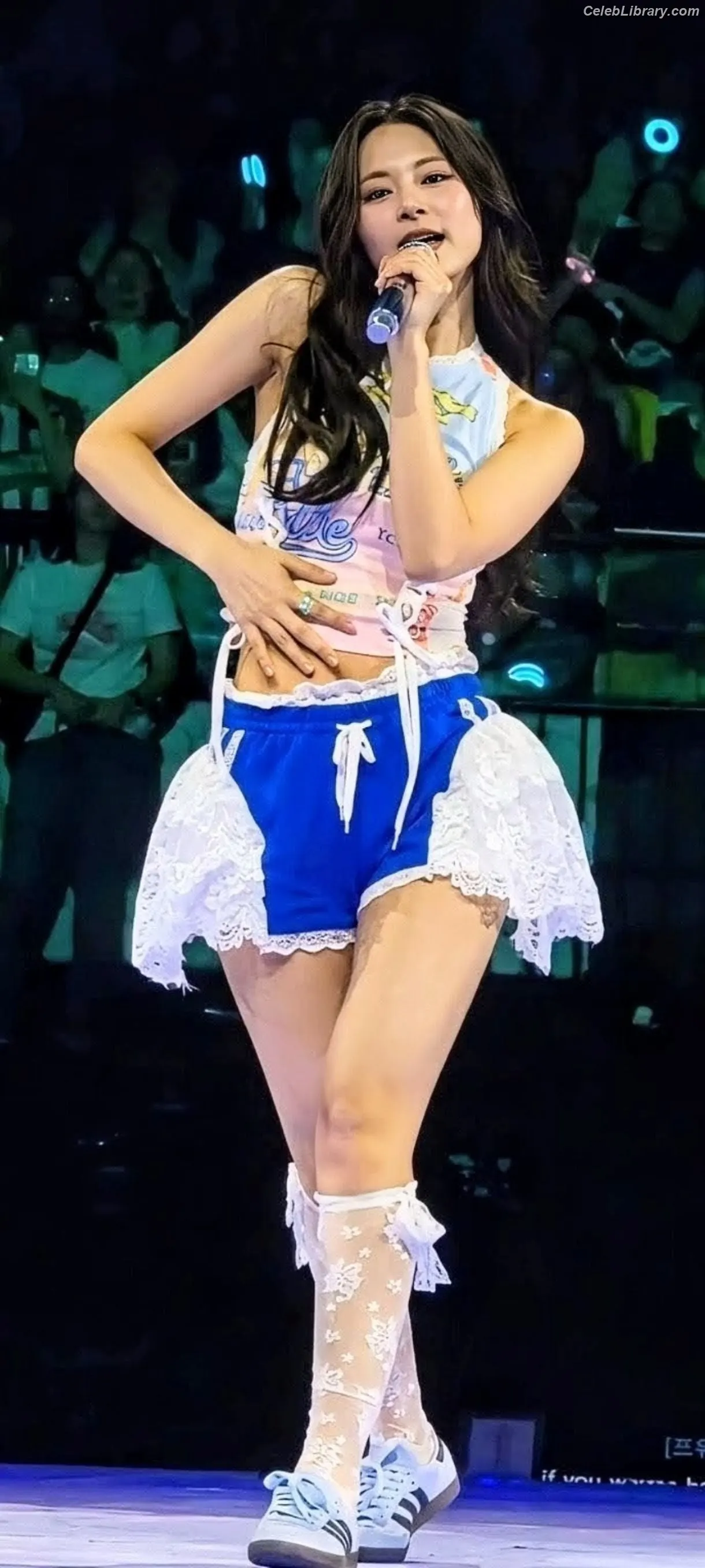 Tzuyu (Chiu Chú-jû)  Twice photo 4 of 544
