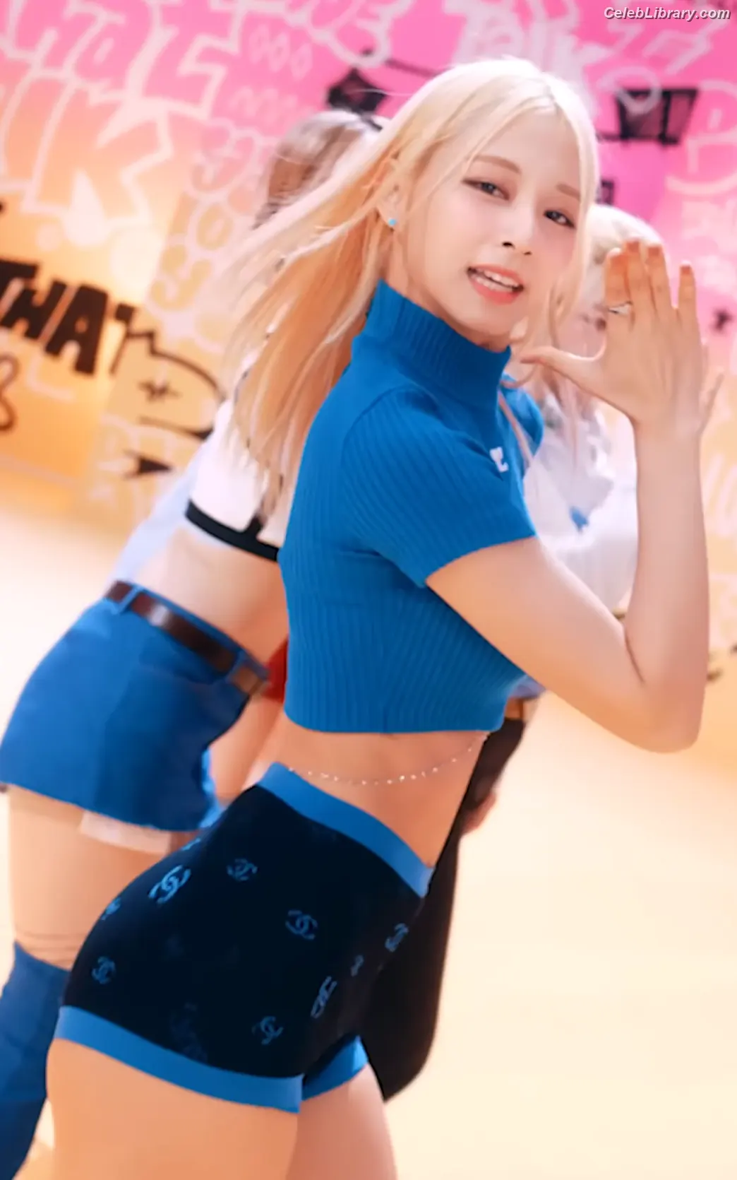 Tzuyu (Chiu Chú-jû)  Twice photo 6 of 544