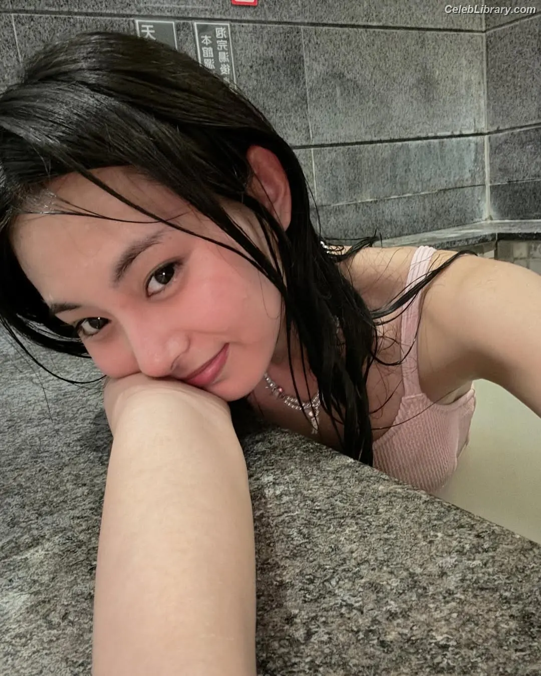 Tzuyu (Chiu Chú-jû)  Twice photo 8 of 544