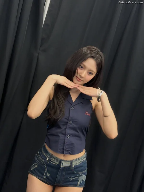 Tzuyu (Chiu Chú-jû)  Twice photo 16 of 545