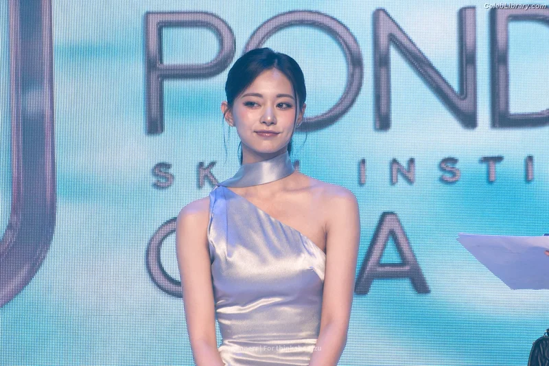 Tzuyu (Chiu Chú-jû) Twice photo 8 of 545