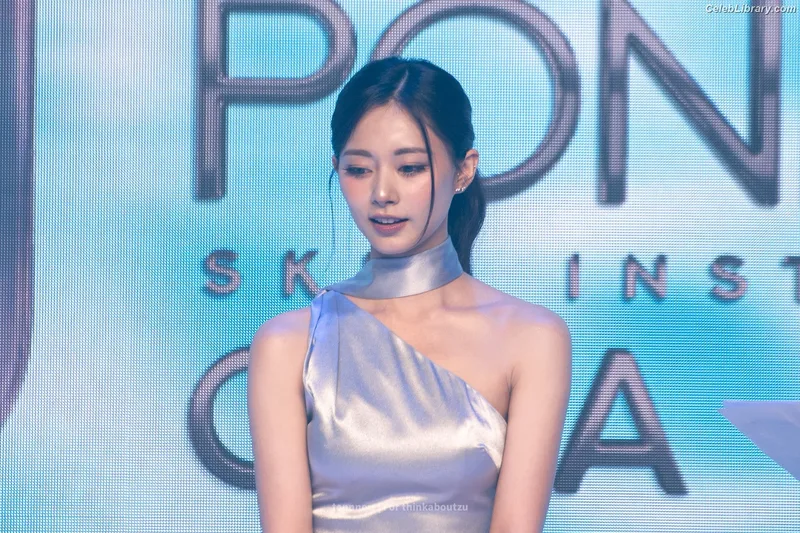 Tzuyu (Chiu Chú-jû) Twice photo 9 of 545