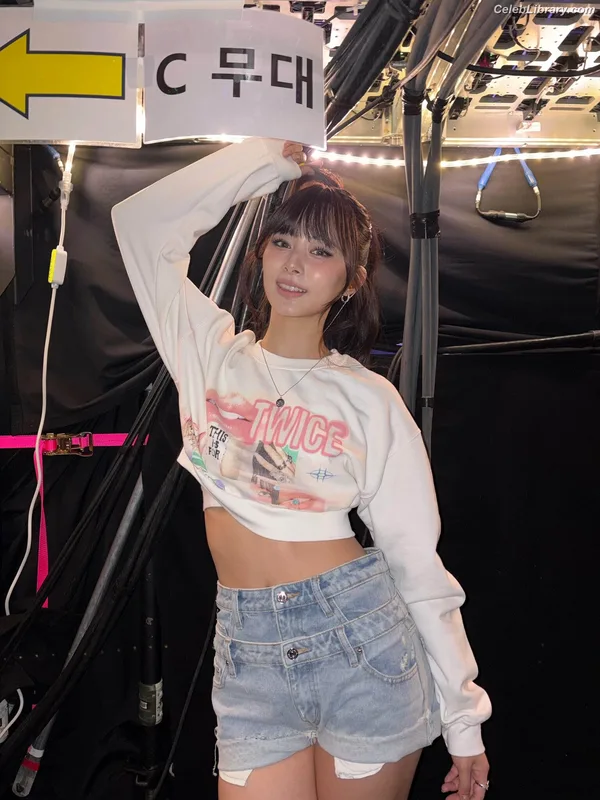 Tzuyu (Chiu Chú-jû) Twice photo 17 of 545