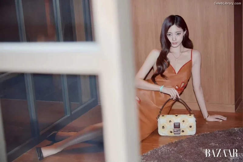 Tzuyu (Chiu Chú-jû)  Twice photo 2 of 545