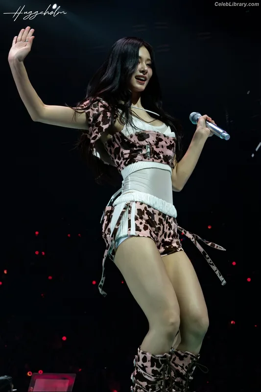 Tzuyu (Chiu Chú-jû)  Twice photo 3 of 545