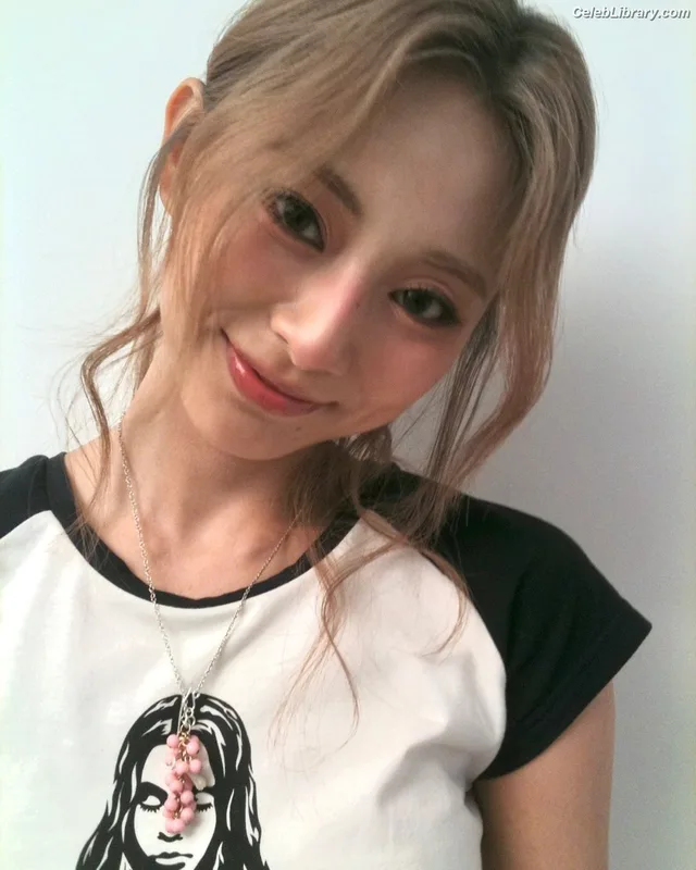 Tzuyu (Chiu Chú-jû)  Twice photo 4 of 545