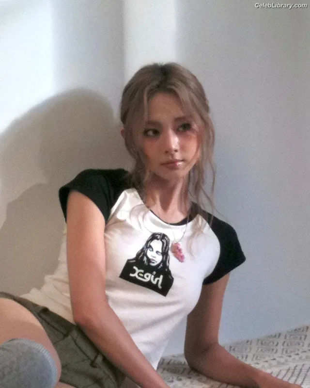 Tzuyu (Chiu Chú-jû)  Twice photo 8 of 545