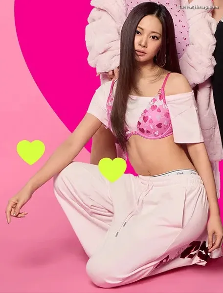 Tzuyu (Chiu Chú-jû) Twice photo 3 of 545