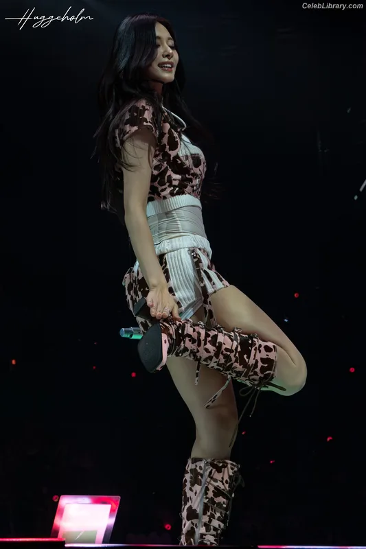 Tzuyu (Chiu Chú-jû) Twice photo 3 of 545