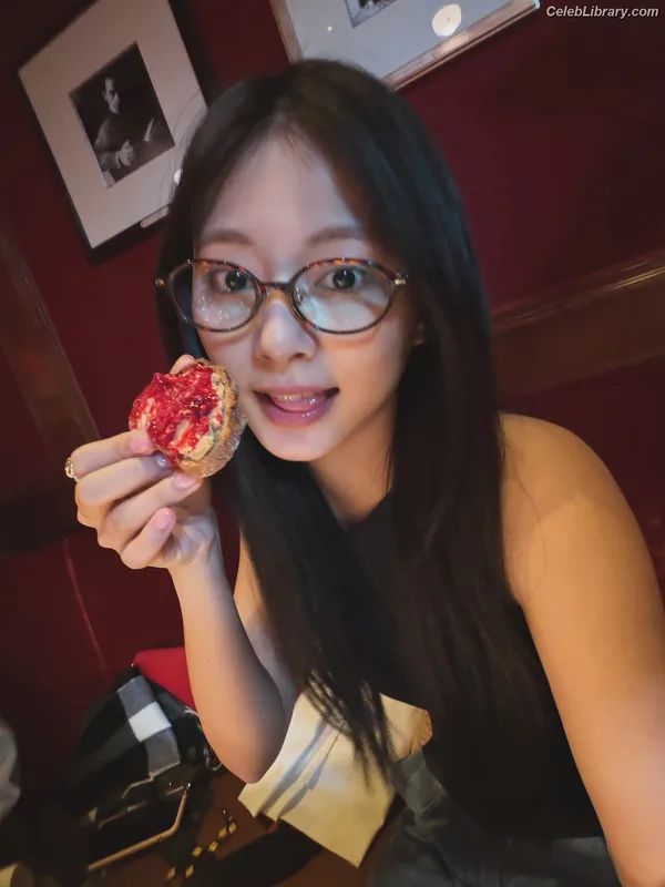 Tzuyu (Chiu Chú-jû) Twice photo 6 of 545