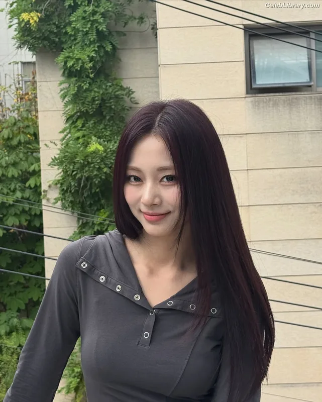 Tzuyu (Chiu Chú-jû) Twice photo 7 of 545