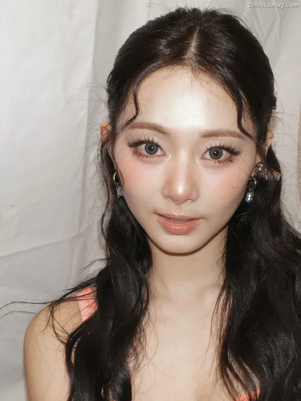 Tzuyu (Chiu Chú-jû) Twice photo 6 of 545