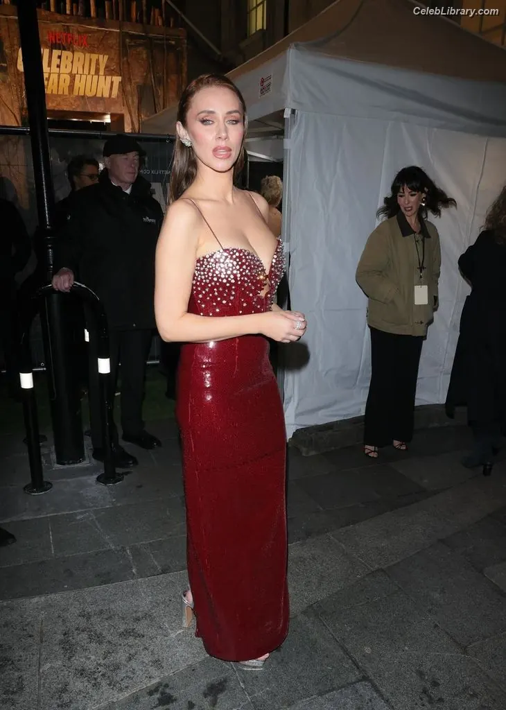 Una Healy photo 2 of 205