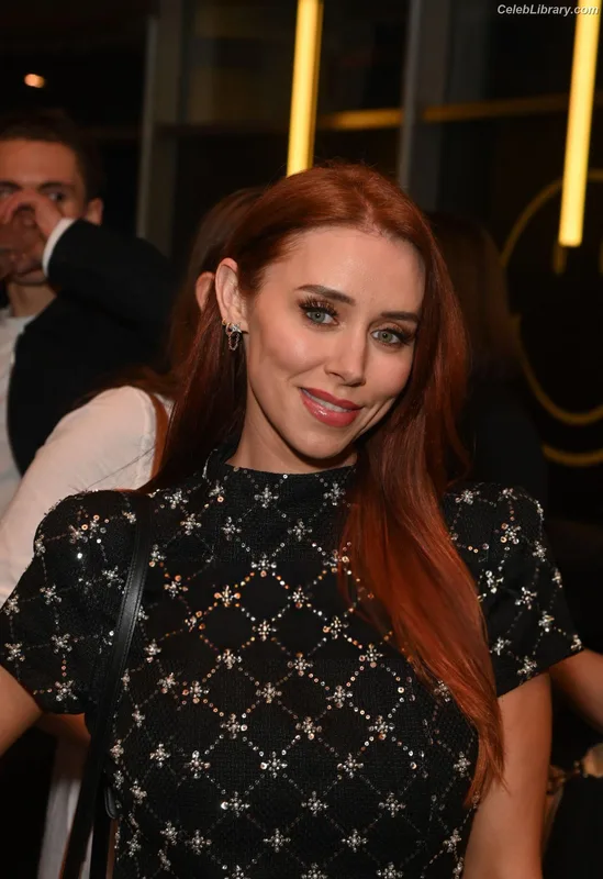 Una Healy photo 6 of 206