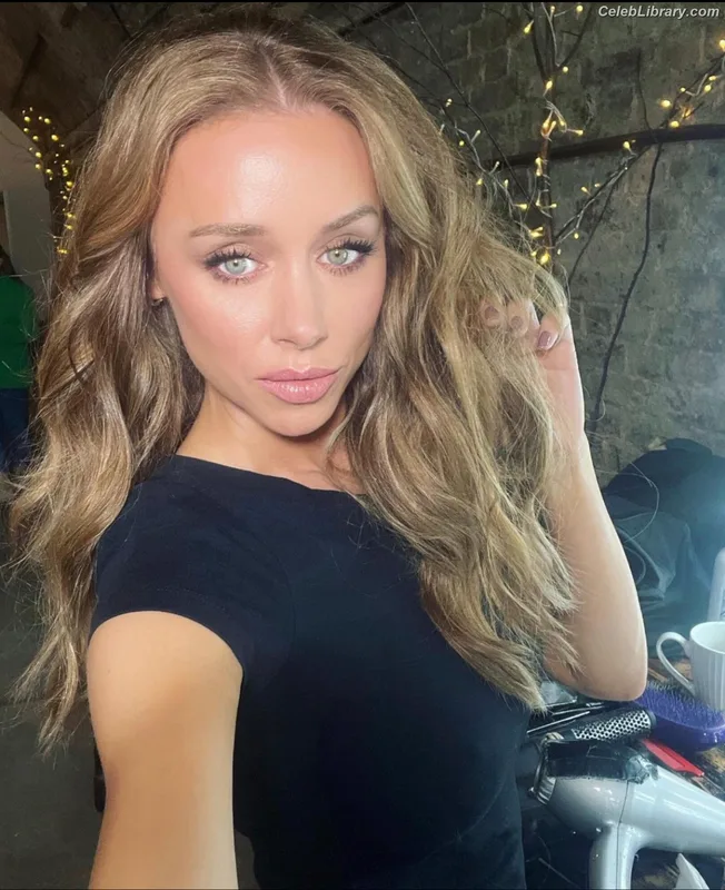 Una Healy photo 16 of 206