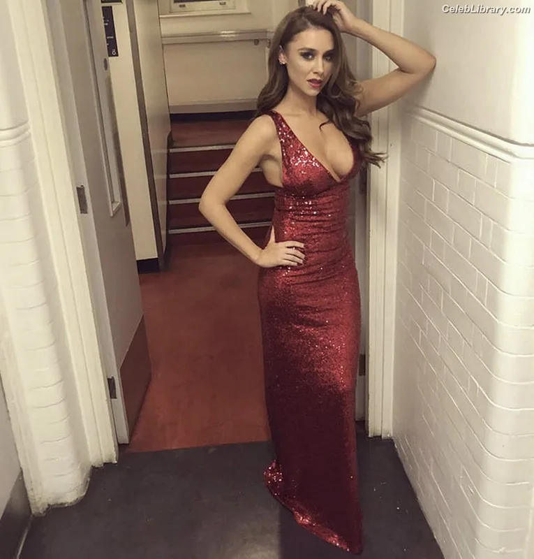 Una Healy photo 13 of 206